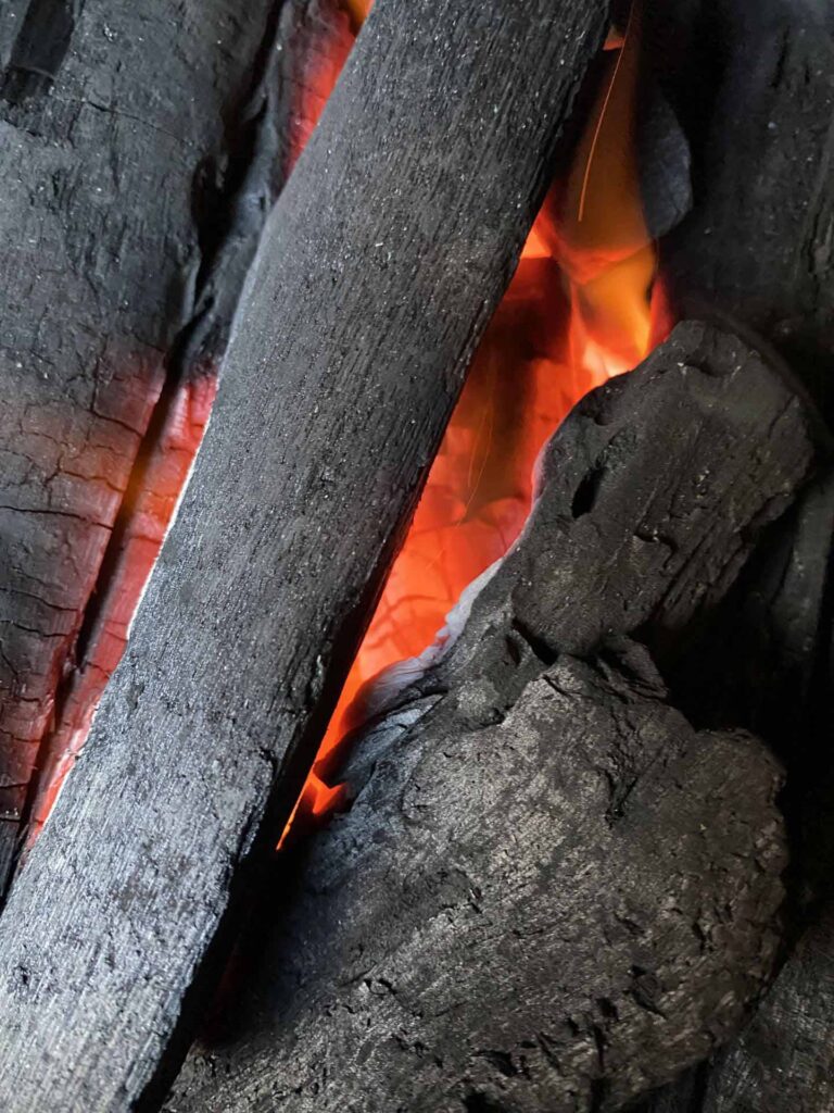 charbon sur le dtb grill